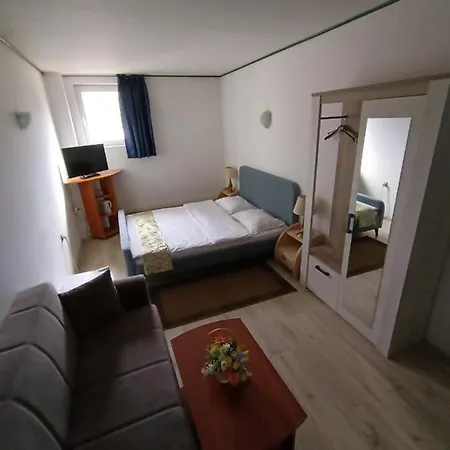 招待所 武士之家膳食公寓 3*