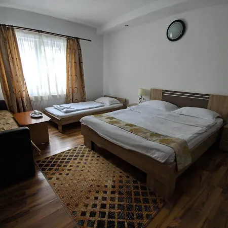 武士之家膳食公寓 3*