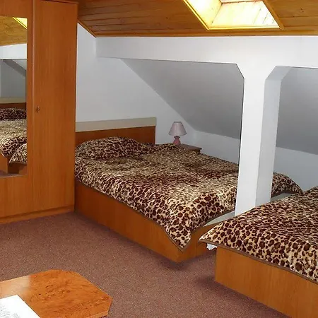 武士之家膳食公寓 招待所 3*